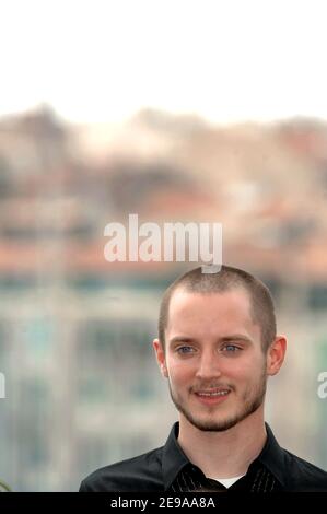 Elijah Wood pose pour le photocall de 'Paris, Je T'aime' lors du 59ème Festival de Cannes, à Cannes, le 18 mai 2006. Photo de Hahn-Nebinger-Orban/ABACAPRESS.COM Banque D'Images