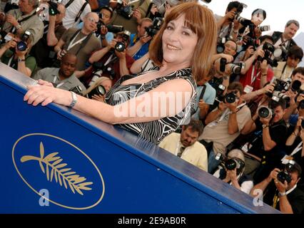 L'actrice espagnole Carmen Maura pose pendant la séance photo du film de Pedro Almodovar 'Volver' lors du 59ème Festival de Cannes, le 19 mai 2006. Photo de Hahn-Nebinger-Orban/ABACAPRESS.COM Banque D'Images