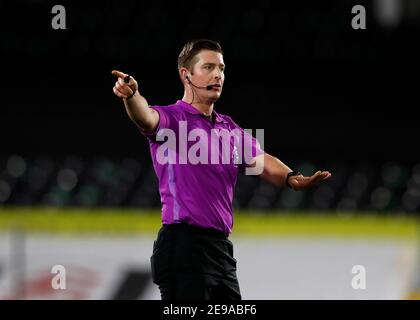 Craven Cottage, Londres, Royaume-Uni. 3 février 2021. English Premier League football, Fulham versus Leicester City; Referee Robert Jones Credit: Action plus Sports/Alay Live News Banque D'Images