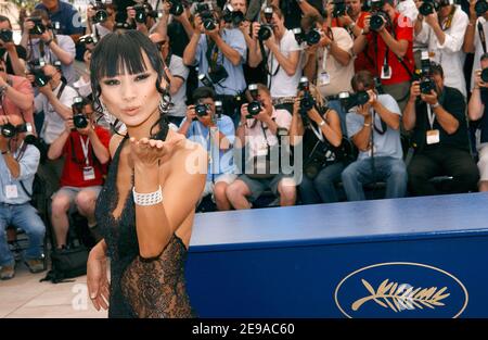 L'actrice AMÉRICAINE Bai Ling pose pendant la séance photo du film 'Soutilland Tales' lors du 59ème Festival de Cannes, le 21 mai 2006. Photo de Hahn-Orban-Nebinger/ABACAPRESS.COM Banque D'Images