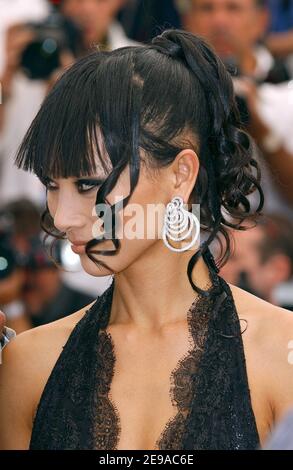 L'actrice AMÉRICAINE Bai Ling pose pendant la séance photo du film 'Soutilland Tales' lors du 59ème Festival de Cannes, le 21 mai 2006. Photo de Hahn-Orban-Nebinger/ABACAPRESS.COM Banque D'Images