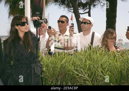 Monica Bellucci pose au photocall pour le « souffle du deuxieme » sur la terrasse de l'hôtel Carlton lors du 59ème Festival de Cannes, France, le 21 mai 2006. Photo de Hahn-Orban-Nebinger/ABACAPRESS.COM Banque D'Images