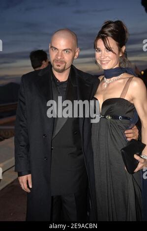 Clovis Cornillac et Caroline Proust arrivent à la fête "Over the Hedge" lors du 59e Festival du film de Cannes, France, le 21 mai 2006. Photo de Giancarlo Gorassini/ABACAPRESS.COM Banque D'Images