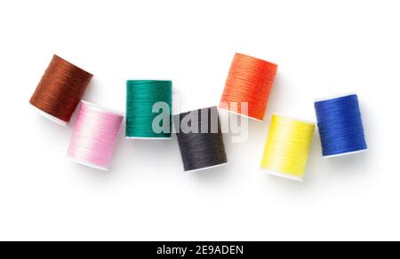 Fils de couture isolés sur fond blanc. Vue de dessus Banque D'Images