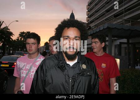 L'humoriste français Dieudonne sur la Croisette lors du 59ème Festival de Cannes, France, le 23 mai 2006. Photo par photo par Benoit Pinguet/ABACAPRESS.COM. Banque D'Images