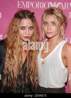 Mary-Kate et Ashley Olsen arrivent à la 7e vente aux enchères annuelle de Free Arts NYC à New York, NY, USA le mardi 23 mai 2006. Photo de Nicolas Khayat/ABACAPRESS.COM Banque D'Images