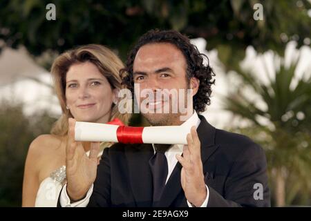 Le réalisateur mexicain Alejandro Gonzalez Inarritu pose lors d'un photocall après avoir remporté le prix du meilleur directeur pour 'Babel' du 59ème Festival de Cannes, à Cannes, en France, le 28 mai 2006. Photo de Hahn-Nebinger-Orban/ABACAPRESS.COM Banque D'Images