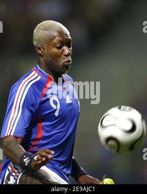 Djibril Cisse en France lors du match international amical, France contre Danemark au stade Bolaert de Lens, France, le 31 mai 2006. La France a gagné 2-0. Photo de Christian Liewig/ABACAPRESS.COM Banque D'Images