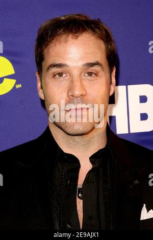 Jeremy Piven arrive à la première à Los Angeles de la série d'origine HBO 'Entourage', qui s'est tenue au Cinerama Dome à Los Angeles, CA, USA le 1er juin 2006. Photo de Steve Levy/ABACAPRESS.COM Banque D'Images