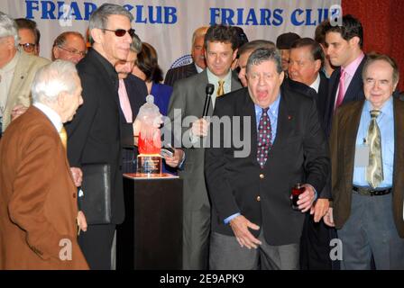 Le comédien Jerry Lewis assiste à son rôti du Friars Club qui a eu lieu au New York Hilton le vendredi 9 juin 2006 à New York City, NY, États-Unis. Photo de Gregorio Binuya/ABACAPRESS.COM Banque D'Images