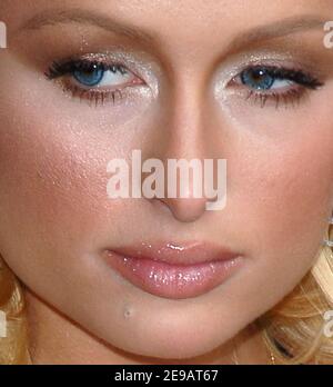 Paris Hilton s'arrête au théâtre Ed Sullivan pour son apparition sur le David Letterman Show, pour promouvoir son émission de télévision 'The simple Life: 'Til Death Do US part', à New York, NY, le 12 juin 2006. Photo par Antoine Cau/ABACAPRESS.COM Banque D'Images