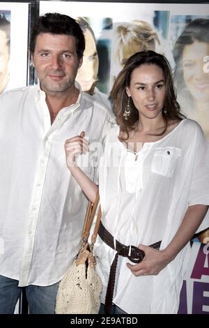 Vanessa Demouy et Philippe Lellouche assistent à la première de 'On va s'aimer' réalisée par Ivan Calberac à la Défense, près de Paris, France, le 12 juin 2006. Photo de Mousse/ABACAPRESS.COM Banque D'Images