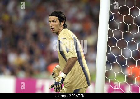 Gianluigi Buffon, gardien de but italien, lors de la coupe du monde 2006, Groupe E, Italie contre Ghana à Hanovre, Allemagne, le 12 juin 2006. L'Italie a gagné 2-0. Photo de Gouhier-Hahn-Orban/Cameleon/ABACAPRESS.COM Banque D'Images