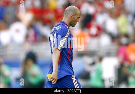 Zinedine Zidane en France lors de la coupe du monde 2006, Groupe G, France contre Suisse à Stuttgart, Allemagne, le 13 juin 2006. Le match s'est terminé par le tirage au sort de 0-0. Photo de Christian Liewig/ABACAPRESS.COM Banque D'Images