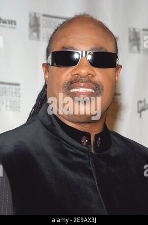 Stevie Wonder assiste à la cérémonie d'initiation et de remise des prix du Songwriters Hall of Fame 2006 qui s'est tenue au Marriott Marquis le jeudi 15 juin 2006 à New York City, New York. Photo de Gregorio Binuya/ABACAPRESS.COM Banque D'Images