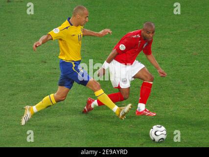 Henrik Larsson en action pendant la coupe du monde 2006, Groupe B, Suède contre Angleterre au stade Rhein-Energie-Stadion de Cologne, Allemagne, le 20 juin 2006. Le match s'est terminé par le tirage au sort de 2-2. Photo de Gouhier-Hahn-Orban/Cameleon/ABACAPRESS.COM Banque D'Images