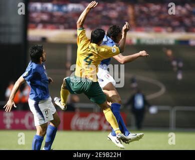 Tim Cahill en action pendant la coupe du monde 2006, deuxième tour, Australie contre Italie au Fritz-Walter-Stadion à Kaiserslautern, Allemagne, le 26 juin 2006. L'Italie a gagné 1-0 sur un coup de pénalité de dernière minute. Photo de Christian Liewig/ABACAPRESS.COM Banque D'Images