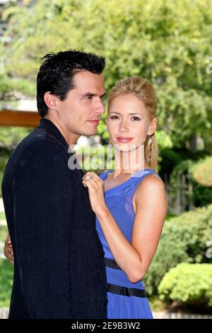 L'acteur AMÉRICAIN Antonio Sabato Jr et l'actrice américaine Ashley Jones de la posture « le gras et le beau » lors du 46e Festival de télévision de Monaco, le 29 juin 2006 photo de Denis Guignebourg/ABACAPRESS.COM Banque D'Images