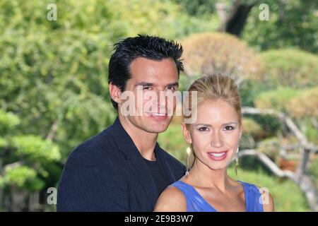 L'acteur AMÉRICAIN Antonio Sabato Jr et l'actrice américaine Ashley Jones de la posture « le gras et le beau » lors du 46e Festival de télévision de Monaco, le 29 juin 2006 photo de Denis Guignebourg/ABACAPRESS.COM Banque D'Images