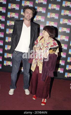 L'acteur français Jean-Paul Rouve et le réalisateur AGNS Varda assistent au Festival 'Paris Cinema' à Paris, France, le 29 juin 2006. Photo par Edouard Bernaux/ABACAPRESS.COM Banque D'Images