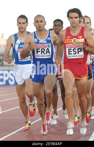 Le Driss Maazouzi, en France, est en compétition sur des hommes de 3000 mètres lors de la coupe d'Europe Athlétisme, à Malaga, en Espagne, le 29 juin 2006. Segio Gallardo en Espagne remporte la course. Photo de Stéphane Kempinaire/Cameleon/ABACAPRESS.COM Banque D'Images