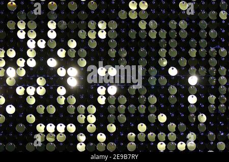 Séquence d'arrière-plan. Arrière-plan abstrait scintillant avec lumières clignotantes. Tissu mode paillettes arrière-plan Banque D'Images