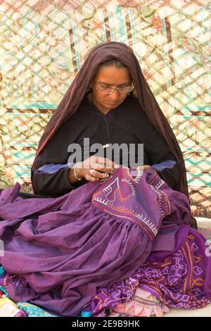 Kutch Rabari femme broderie tissu Banque D'Images