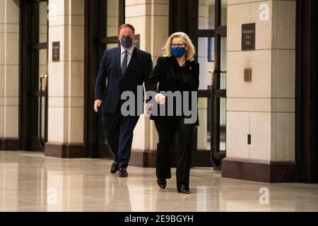 Washington, États-Unis. 03ème février 2021. Liz Cheney, Représentante de l'État de Washington, se rend à l'étage de la Chambre pour voter au Capitole des États-Unis à Washington le 3 février 2020. (Photo par Anna Moneymaker/Pool/Sipa USA) crédit: SIPA USA/Alay Live News Banque D'Images