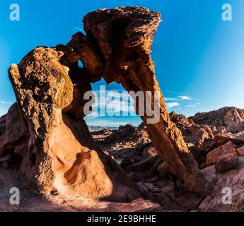 Elephant Rock et les montagnes Muddy, parc national de la Vallée de feu, Nevada, États-Unis Banque D'Images