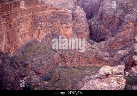 Vue aérienne sur le parc national de Purnululu, un parc classé au patrimoine mondial de la région des Kimberley orientales en Australie occidentale. Banque D'Images