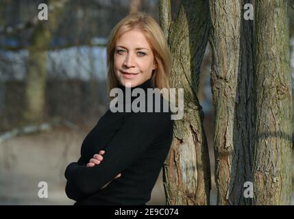 Berlin, Allemagne. 26 janvier 2021. L'actrice Annika Ernst lors d'une promenade à Müggelsee à Friedrichshagen. Annika Ernst (« le médecin de montagne ») a « une approche très unique » pour acquérir des rôles. Credit: Jens Kalaene/dpa-Zentralbild/ZB/dpa/Alay Live News Banque D'Images