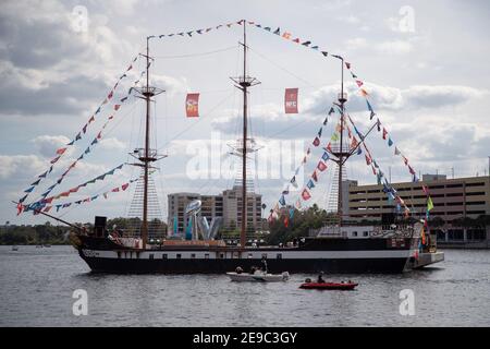 Samedi 30 janvier 2021 ; Tampa, Floride, États-Unis ; VUE générale du navire de Pirate Jose Gasparilla à Sparkman Wharf, partie de l'expérience Super Bowl à Tam Banque D'Images