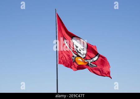 Mercredi 3 février 2021 ; Tampa, Floride, États-Unis ; VUE générale du drapeau Buccaneers à One Buc place au stade Raymond James. Le Tampa Bay Buccanee Banque D'Images