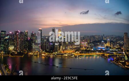 Vue aérienne panoramique sur Singapour, port en front de mer du centre-ville Banque D'Images