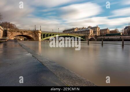 Paris, France - 3 février 2021 : vue sur les inondations de Paris à mesure que la Seine s'élève et approche d'un niveau record Banque D'Images
