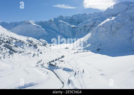 Sportgastein, Autriche. 05e, février 2019. Surplombant les pistes de ski de fond du domaine skiable de Gastein près de Salzbourg. Banque D'Images