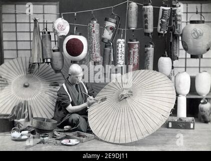 Photographie de la fin du XIXe siècle - Umbrella Maker, Japon, c.1880 Banque D'Images