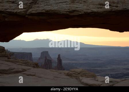 Mesa Arch dans Canyonlands National Park, Utah, USA Banque D'Images