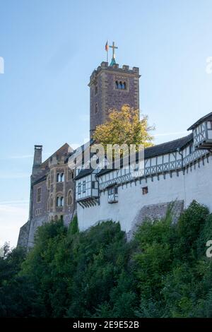 Le Wartburg est un château de Thuringe, au-dessus de la ville d'Eisenach, à l'extrémité nord-ouest de la forêt de Thuringe. Banque D'Images