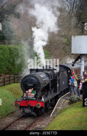 Le train à vapeur spécial Santa à la gare d'Oxenhope Banque D'Images