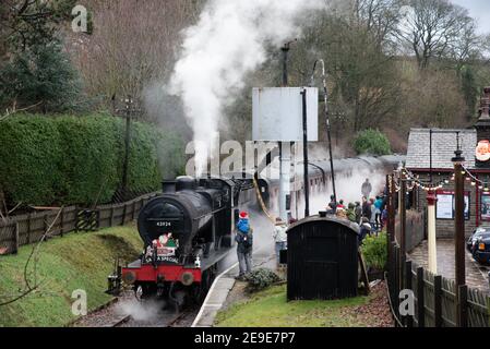 Le train à vapeur spécial Santa à la gare d'Oxenhope Banque D'Images