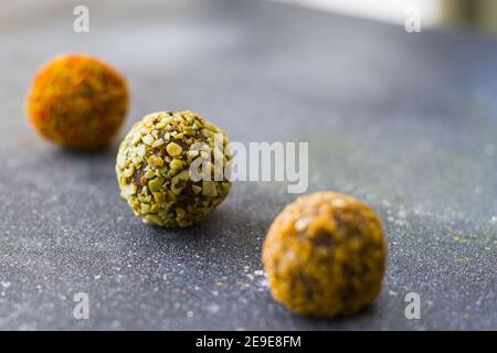 Boules de chocolat aux noix et à la truffe Banque D'Images