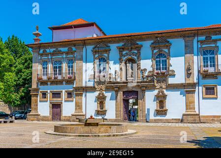 Vue sur le palais de justice de Guimaraes au Portugal Banque D'Images