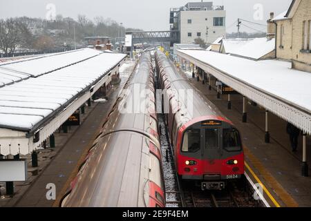 Neige de Londres. Gare de High Barnett, Northern Line. 24 janvier 2021. Banque D'Images