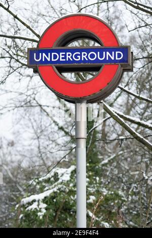 Neige de Londres. Gare de High Barnett, Northern Line. 24 janvier 2021. Banque D'Images