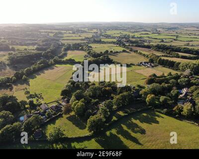 Vue aérienne de la charmante campagne vallonnée à Dorset, Angleterre, royaume-uni en été Banque D'Images