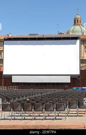 Projecteur grand écran à Bologna City Square Banque D'Images