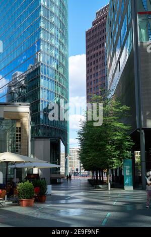 Bahntower (à gauche) et Kollhoff-Tower (à droite) sur la Potsdamer Platz Centre de Berlin Banque D'Images