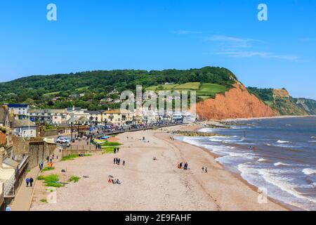 Vue à l'est de Salcombe Hill sur la mer, la plage et la côte de Sidmouth, une ville balnéaire populaire de la côte sud à Devon, au sud-ouest de l'Angleterre Banque D'Images