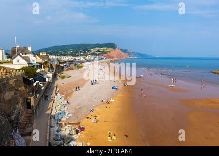 Vue à l'est de Salcombe Hill sur la mer, la plage et la côte de Sidmouth, une ville balnéaire populaire de la côte sud à Devon, au sud-ouest de l'Angleterre Banque D'Images